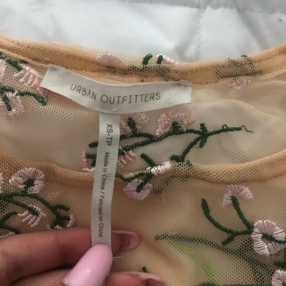 Floral mesh top - Picture 3 of 4